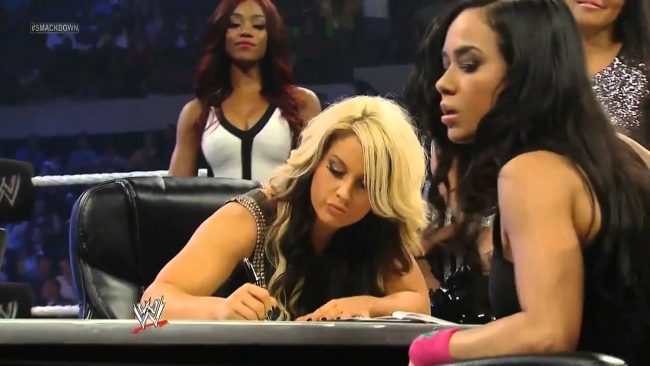 هل تعود كايتلين وصديقتها لحلبات المصارعة مع WWE؟