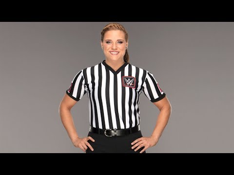 WWE تسعى لتعيين المزيد من السيدات في مجال التحكيم!