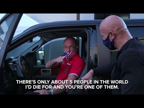 ذا روك يفاجئ أحد أقدم موظفي WWE بهدية مميزة جداً.. فيديو