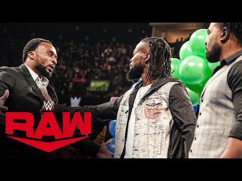 كاتب WWE السابق يعبر عن حزنه بسبب فريق نيو داي