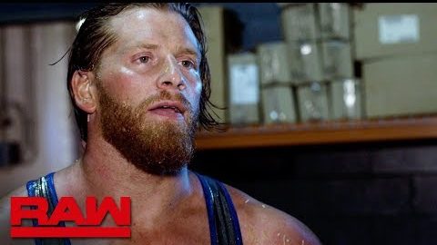 كيرت هواكيز يتلقى الخسائر خارج WWE