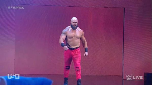أشادة بلياقة نجم WWE برون سترومان الجديدة