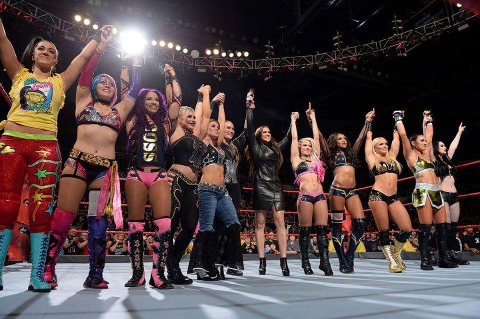 مشاركات الزوار| نظرة شاملة على ثورة سيدات WWE ومراحل تطورها