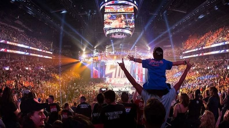 حشود الجماهير في UFC 261 تثير دهشة المسؤولين في WWE