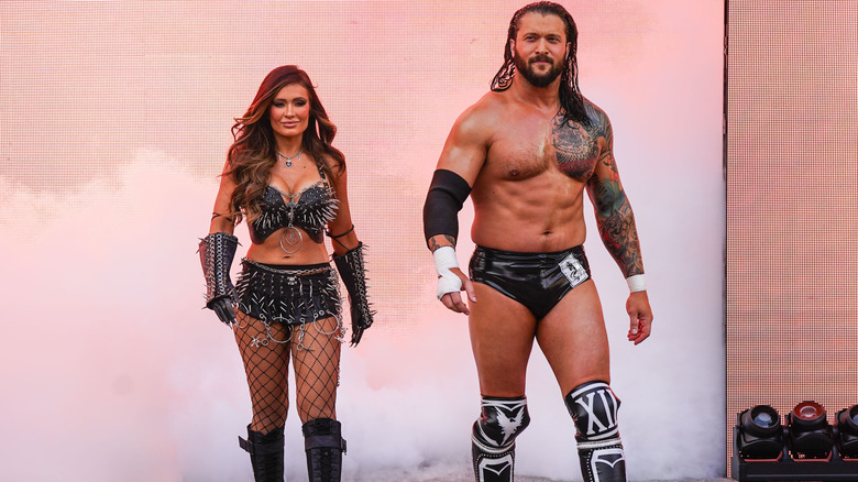تحديث من خلف الكواليس حول طبيعة رحيل كاريون كروس المربكة عن WWE