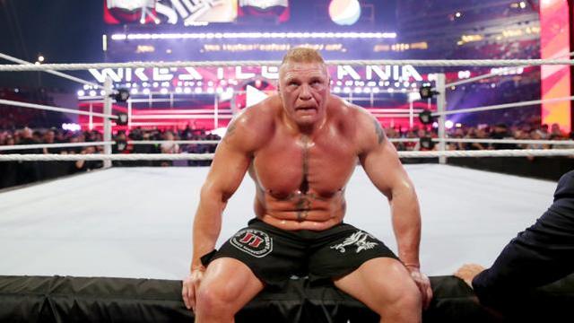 هل يستحق بروك ليسنر الأموال التي دفعتها WWE برأي بيشوف؟
