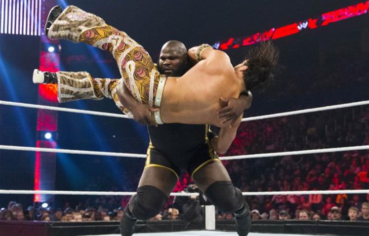 مارك هنري يشتم AEW بسبب تغيير اسم ضربته القاضية